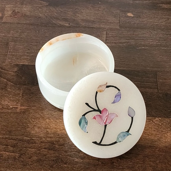 Other - Floral Onyx Jewelry Box with Gorgeous Shell Accents